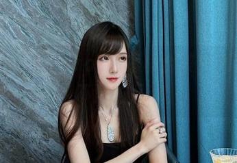 观看腐团儿Ikaros的短裙合集，心里一抹说不清的悸动。