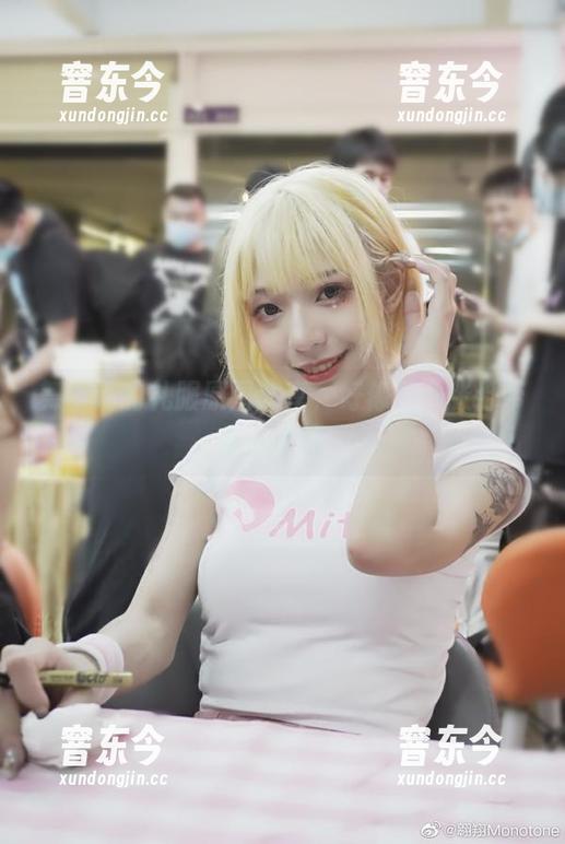 舞小喵的礼服原图分享，好像每一张都带着小心机…