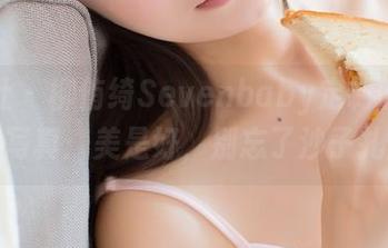 菠萝社 – 柳侑绮Sevenbaby定制的马尔代夫写真：美是好，别忘了沙子扎脚。