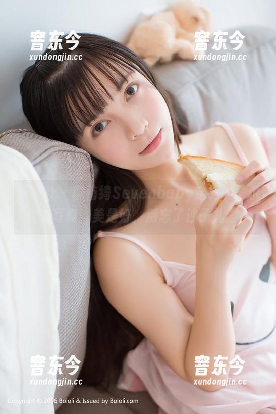 菠萝社-柳侑绮Sevenbaby 菠萝社 - 柳侑绮Sevenbaby定制的马尔代夫写真:美是好,别忘了沙子扎脚。
