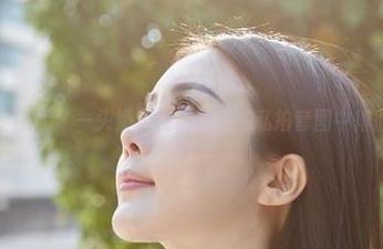 蜜桃社 – 一头奶牛在伊素妍的私拍套图中徘徊