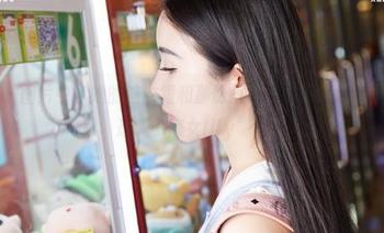 蜜桃社 – 图片中，她的连衣裙和那份气场搭配得满分，果然不愧是“小魔女lily”！