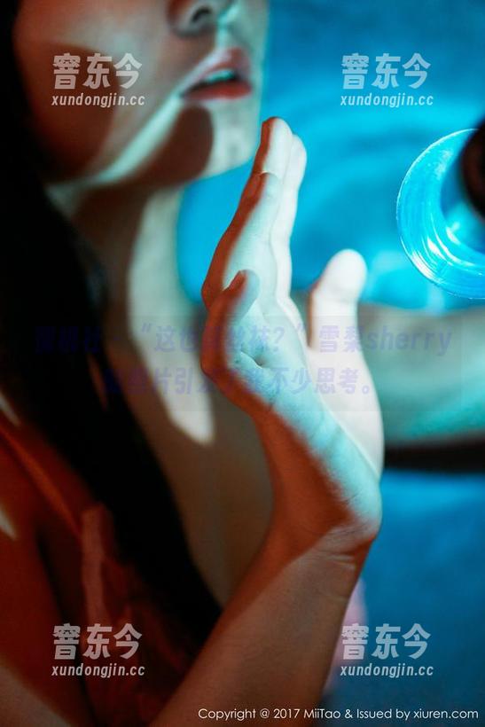 蜜桃社-雪梨sherry 蜜桃社 - “这也算丝袜?”雪梨sherry的照片引发了我不少思考。