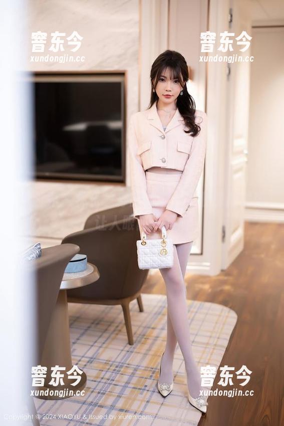 语画界-林乐一 语画界 - 林乐一穿的套装,不收费的美图让人眼前一亮!