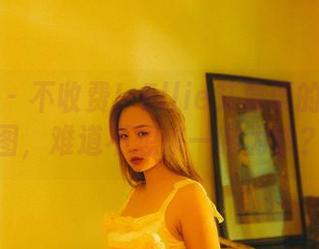 轰趴猫 – 不收费！Ellie艾栗栗的油亮套图，难道不想来一睹为快？