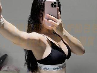 微密圈 – 铁锤姐姐新鲜出炉的白色蕾丝袜，美图在这儿请随意观赏