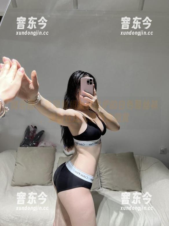 微密圈 - 铁锤姐姐新鲜出炉的白色蕾丝袜，美图在这儿请随意观赏