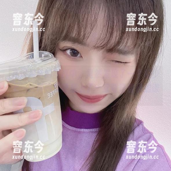 在闪月半的写真中，竟然发现了一个喵少女，这种感觉像是上了一堂奇奇怪怪的课。